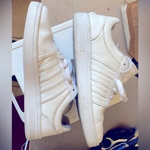 K-Swiss Classic White Leather Shoes in size 8